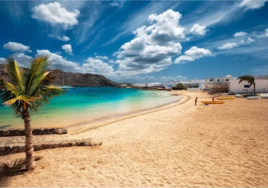 Lanzarote: Teguise Handicraft Market and La Graciosa Island - Free time on La Graciosa