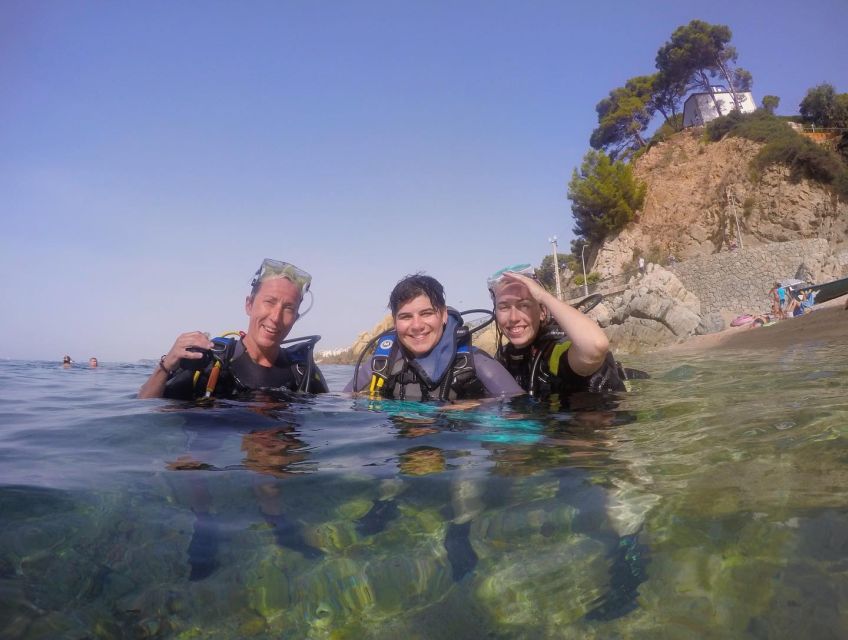 Lloret de Mar: Scuba Diving Experience no License Required - Sheltered bay practice before open water