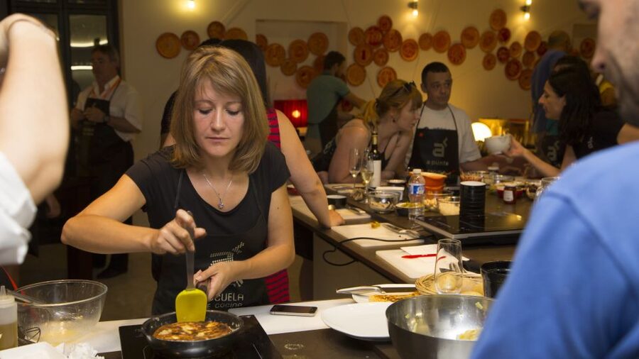 Madrid: 10 Tapas 2.5-Hour Cooking Class - Who should book this cooking class?
