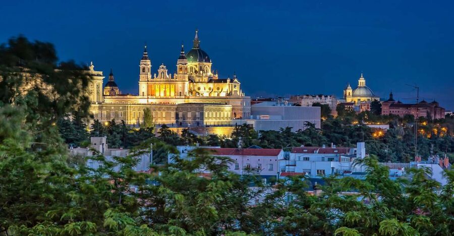 Madrid: City Highlights Guided Walking Tour - Why this Madrid walking tour works as a first introduction