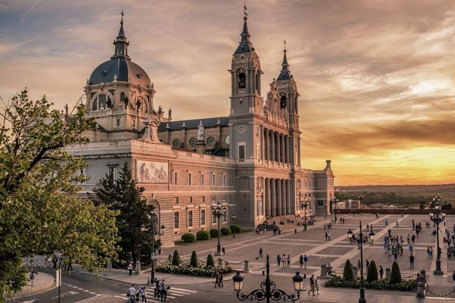 Madrid: City Highlights Guided Walking Tour - San Miguel Market and the final walk to Plaza Mayor