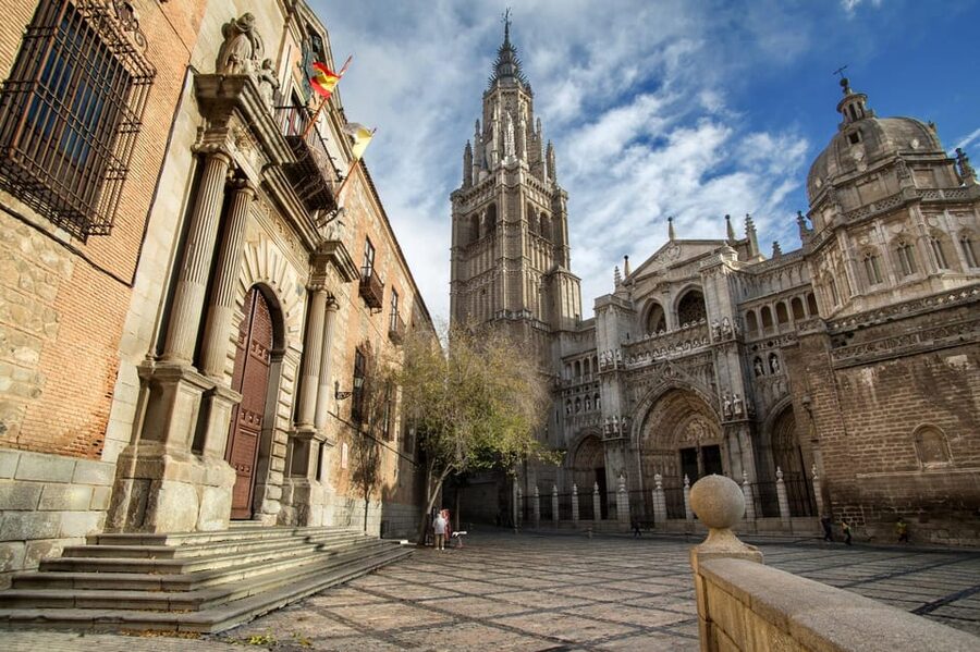 Madrid: Day Trip to Toledo with Walking Tour & Small Group - Inside Santa María la Blanca