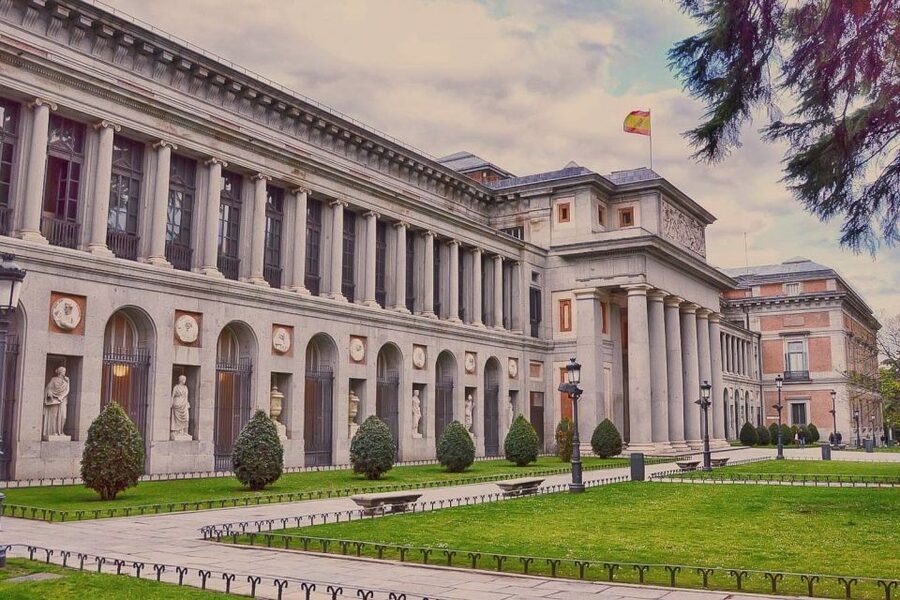 Madrid: El Prado Museum and the Royal Palace Guided Tour - Inside the Prado: a smart route through a huge collection