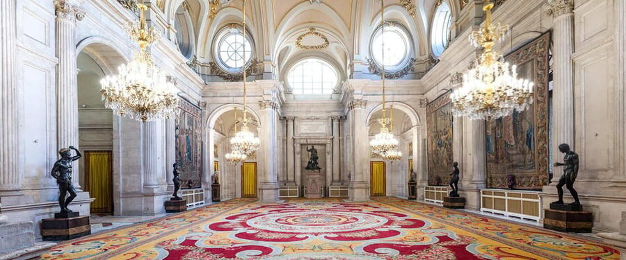 Madrid: Guided Tour of the Royal Palace with Fast Access - From Plaza de la Villa to the Royal Palace