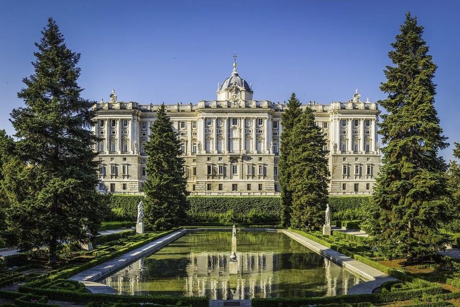Madrid: Guided Tour of the Royal Palace with Fast Access - Why the small group changes the visit