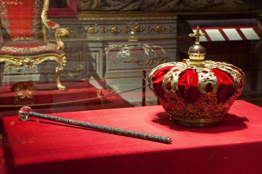 Madrid: Guided Tour of the Royal Palace with Fast Access - The value of $28 for 90 minutes