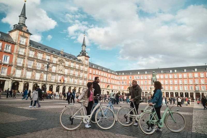 Madrid: Highlights Guided Vintage Bike Tour and Tapas Option - Why a vintage bicycle works so well in Madrid