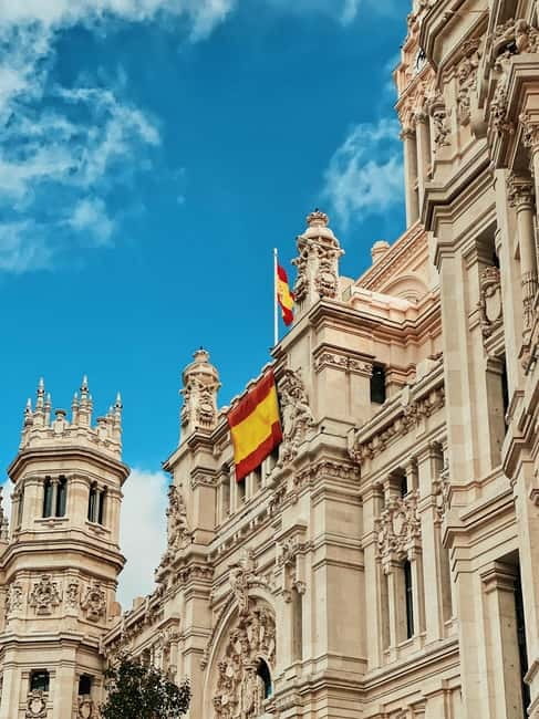 Madrid: Old Town, Poets District, and Royal Palace Tour - Why the literary quarter makes a smart starting point