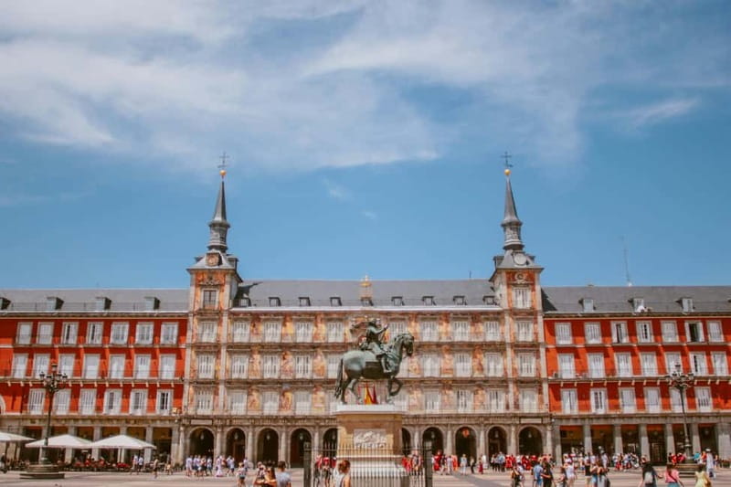 Madrid: Old Town, Poets District, and Royal Palace Tour - Puerta del Sol and the narrow streets beyond
