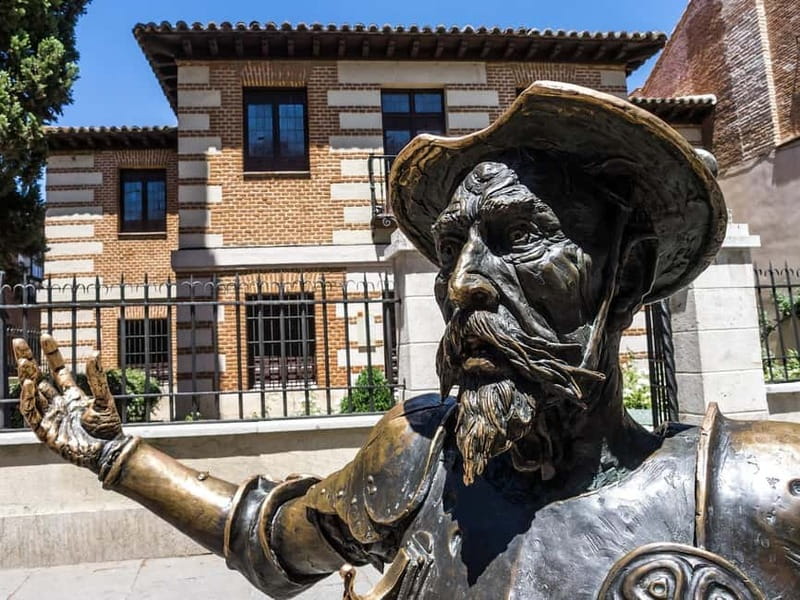 Madrid: Old Town, Poets District, and Royal Palace Tour - The guides are a major part of the experience