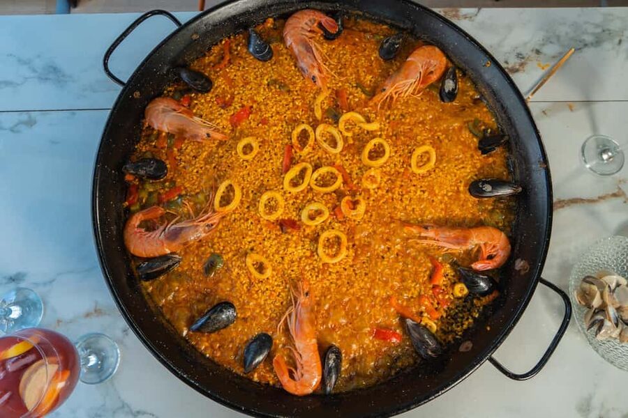 Madrid: Paella and Sangria Workshop with Tapas - Tapas while the paella cooks