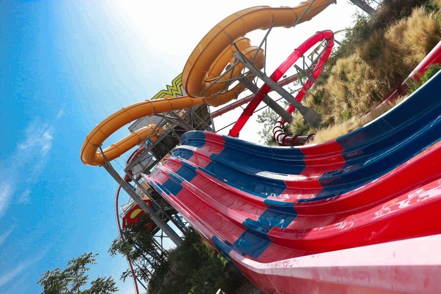 Madrid: Parque Warner Beach Entry Ticket - A Water-Park Day Near Madrid