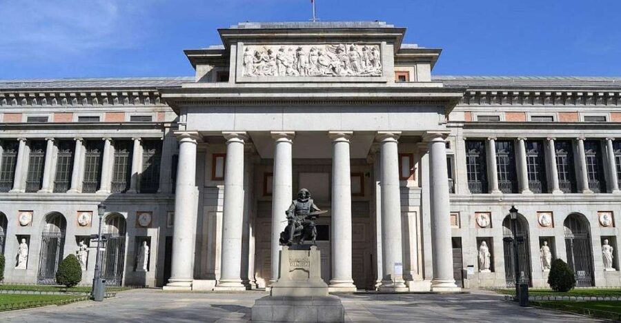 Madrid: Prado Museum Guided Tour - Crowds, headphones, and the pace