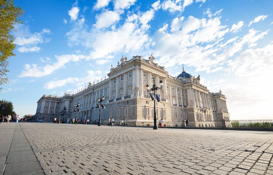 Madrid: Royal Palace Guided Tour with Skip-the-Line Entry - Meeting at the Statue of Isabel II in Ópera