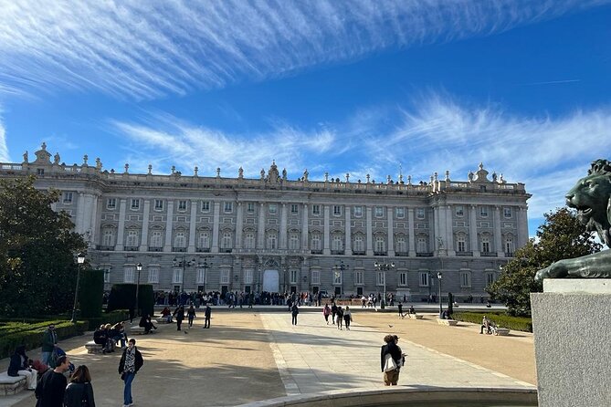 Madrid: Royal Palace Guided Tour with Skip the Line Ticket - Practical tips for a smoother visit