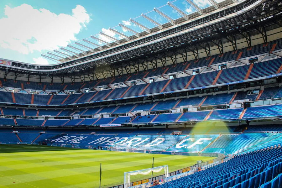 Madrid: Santiago Bernabéu Stadium Guided Tour - Meeting your guide near Mar de Copas Madrid