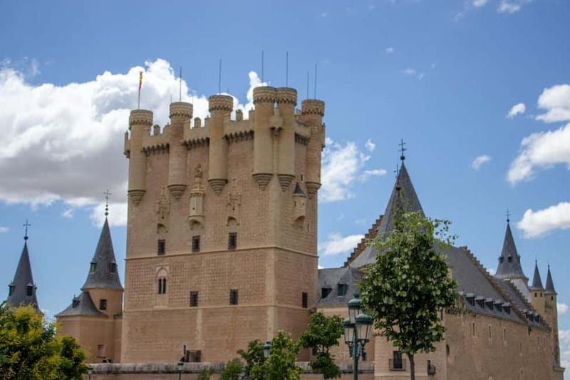 Madrid: Segovia & Ávila Full Day with Alcázar & Wall Tickets - Los Cuatro Postes and the view of Ávila