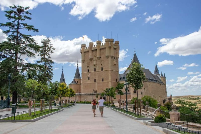 Madrid: Segovia & Ávila Full Day with Alcázar & Wall Tickets - Walking on Ávila’s medieval walls