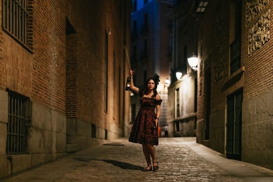 Madrid: Spanish Inquisition and Legends Evening Walking Tour - The guides make or break the experience