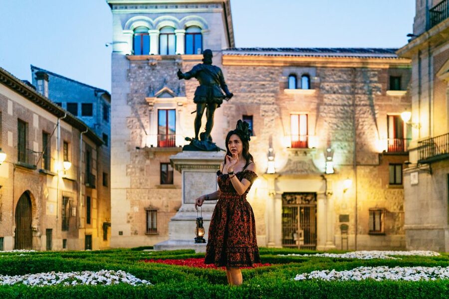 Madrid: Spanish Inquisition and Legends Evening Walking Tour - The opening scenes at Plaza de la Provincia