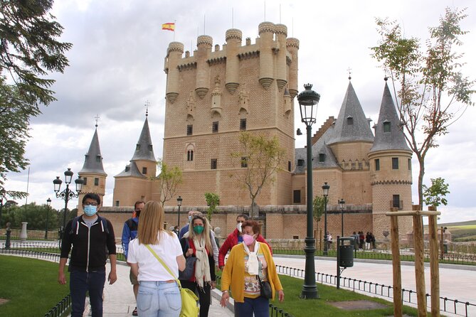 Madrid to Avila & Segovia: Full-Day Highlights Tour - Segovia: aqueduct first, castle last