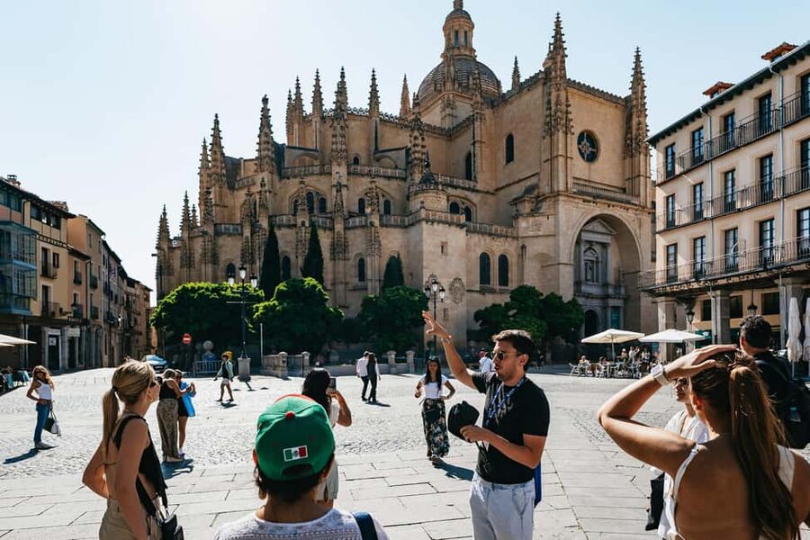 Madrid: Toledo & Segovia Full Day Guided Tour with Alcázar - Why Toledo and Segovia work well together