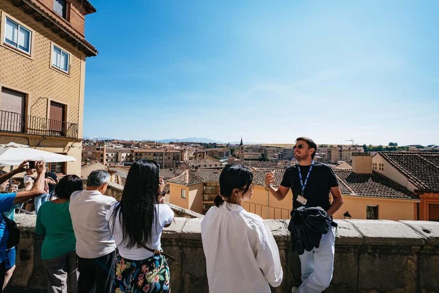 Madrid: Toledo & Segovia Full Day Guided Tour with Alcázar - Meeting the coach at Plaza de las Ventas
