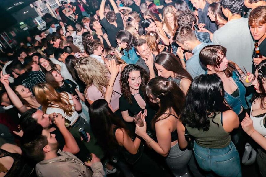 Madrid: Top Pub-Crawl with Drinks and Nightclub Entry - Puerta del Sol to Plaza de Santa Ana