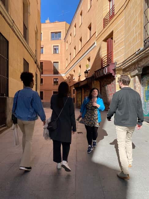 Madrid: Welcome to Madrid Guided Walking Tour - Start beside the Fountain of Orpheus