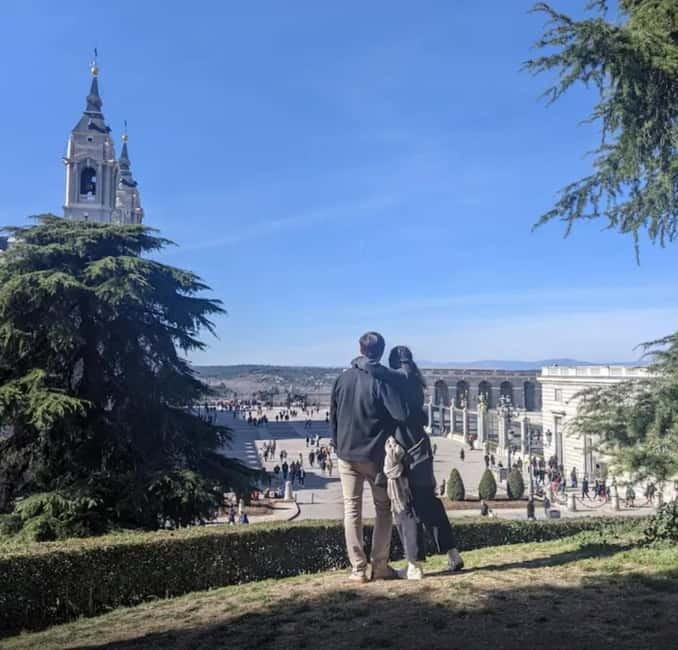Madrid: Welcome to Madrid Guided Walking Tour - How the storytelling compares with a standard city walk