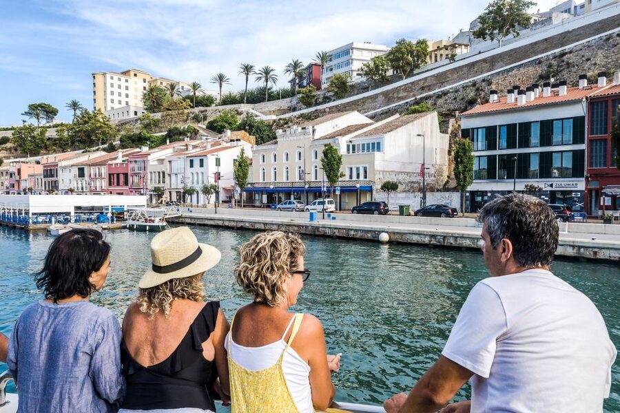 Mahon: Harbor Boat Tour with Underwater Viewing & Commentary - The return route and Mahón’s military past