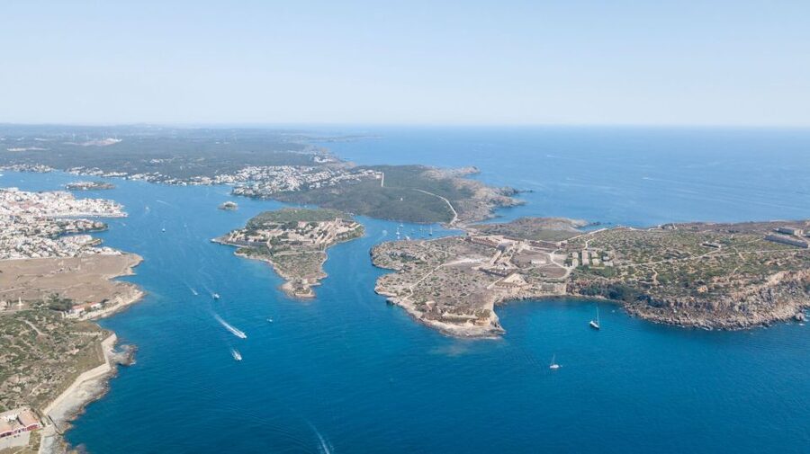 Mahon: Harbor Boat Tour with Underwater Viewing & Commentary - Commentary, comfort, and the feel on board