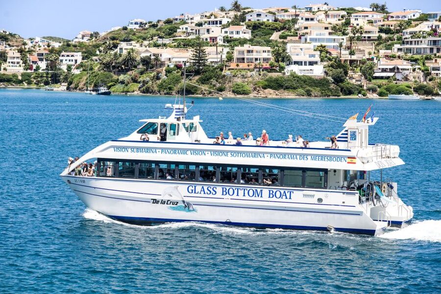 Mahon: Harbor Boat Tour with Underwater Viewing & Commentary - The first 25 minutes: sailing toward the far end