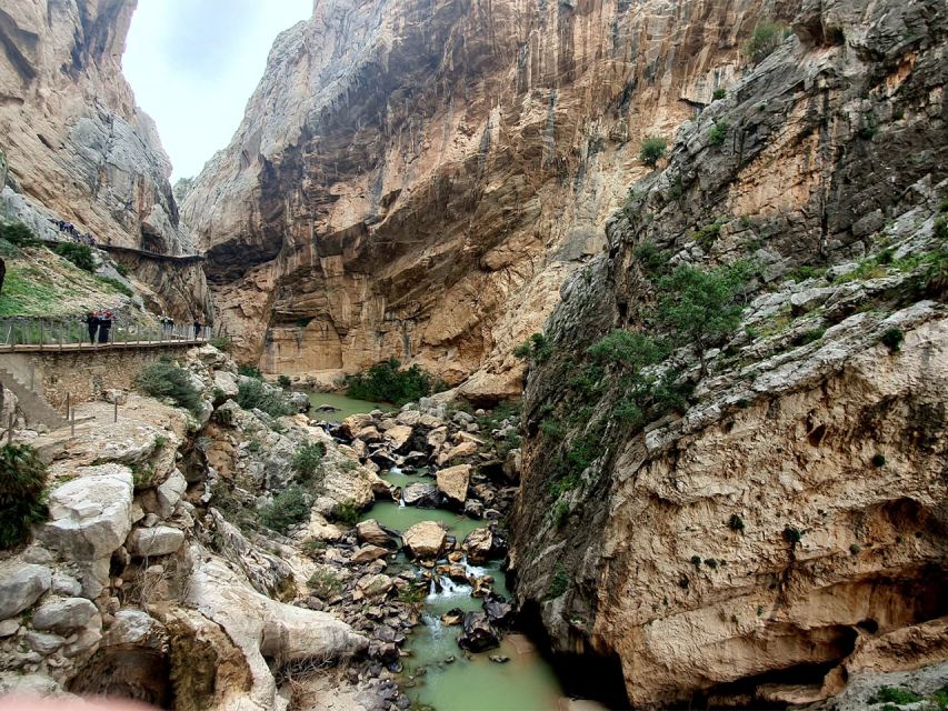 Málaga: Caminito del Rey Guided Tour with Transportation - How the three-hour guided section is organized