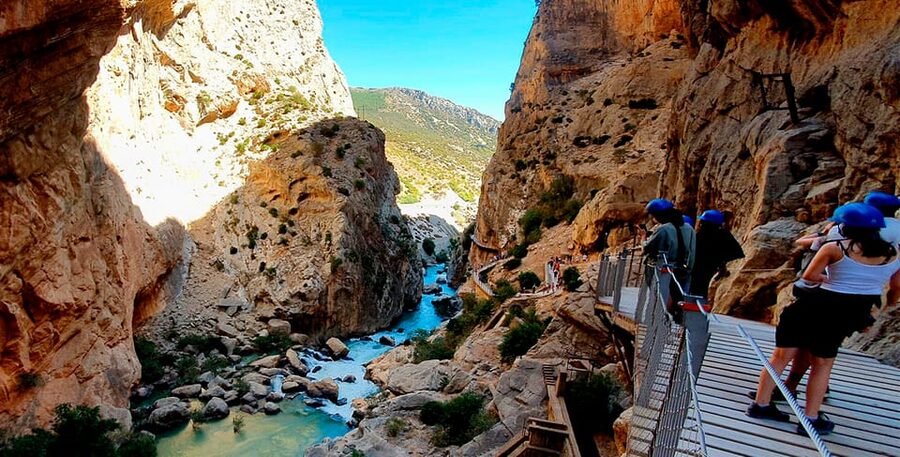 Málaga: Caminito del Rey Guided Tour with Transportation - The two 30-minute breaks and what to expect