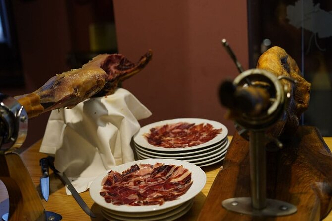 Málaga Evening Tapas Crawl Tour by Food Lover Tour - A three-hour pace that leaves room for conversation