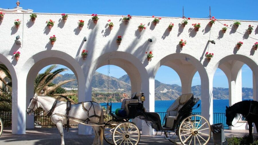 Malaga: Frigiliana & Nerja Tour with Local Product Tastings - Nerja: sea views, the Balcon de Europa, and free time