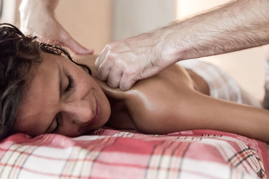 Malaga: Hammam Al Ándalus Entry Ticket with Massage - Steam, hot stone, and mint tea