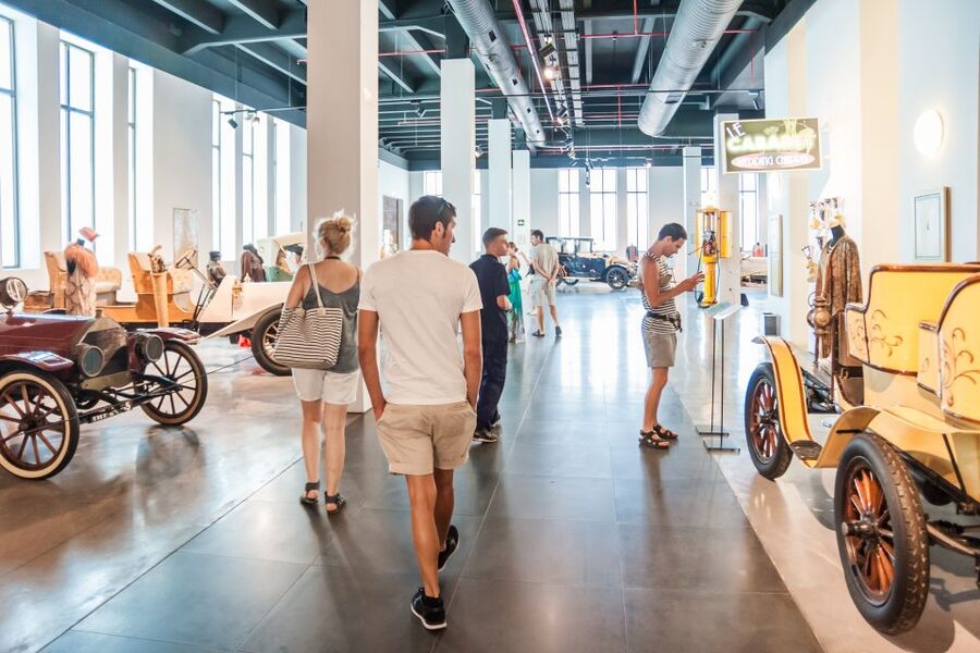 Málaga: Museo del Automóvil y la Moda Ticket - Dream cars, Cadillacs, and English elegance