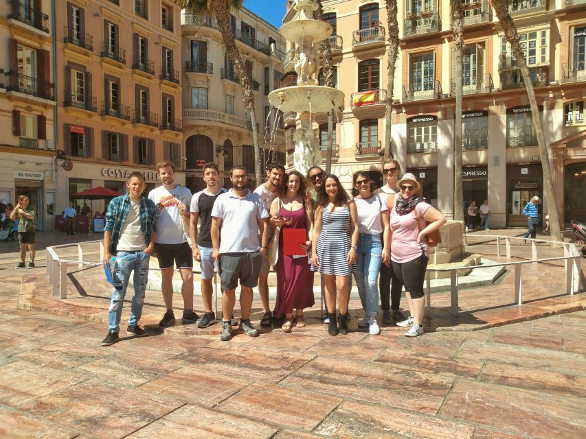 Málaga: Private Sightseeing Treasure Hunt - Who will enjoy it most