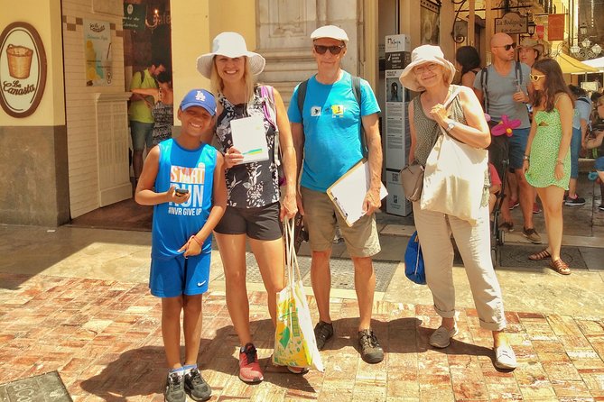 Málaga: Private Sightseeing Treasure Hunt - Paseo del Parque, the Alcazaba, and the Roman Theater