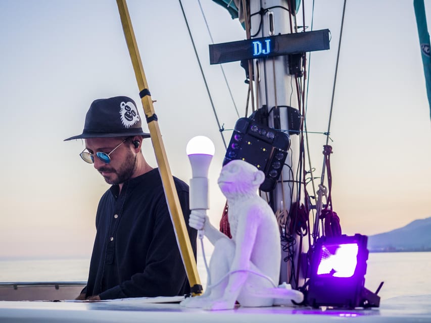 Malaga: Sailing Catamaran Sunset Cruise with Live DJ & Drink - Sunset, cava, and the changing coast