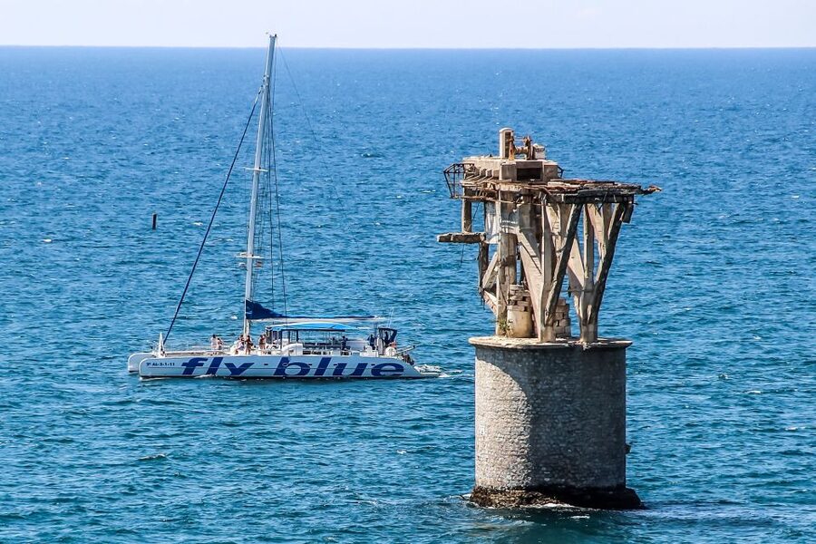 Málaga: Scenic Catamaran Cruise - The one-hour route through Málaga Bay