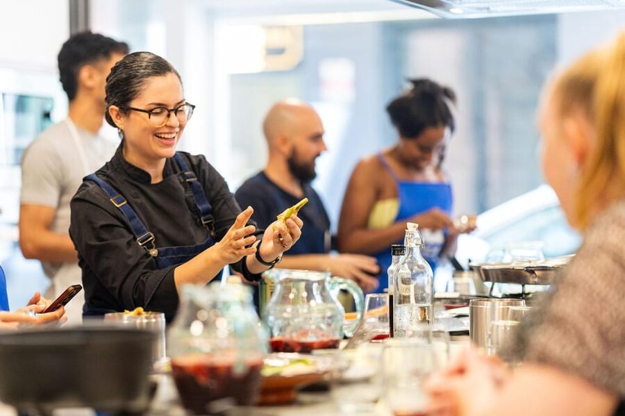 Málaga: Spanish Cooking Workshop with Paella and Sangria - Making remojón malagueño
