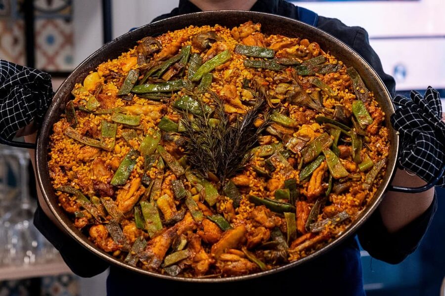 Málaga: Spanish Cooking Workshop with Paella and Sangria - Group size, comfort, and accessibility