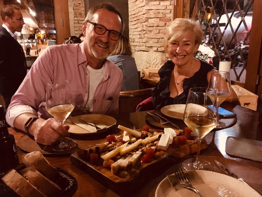 Malaga: Tapas Crawl - The five-minute walks are part of the experience