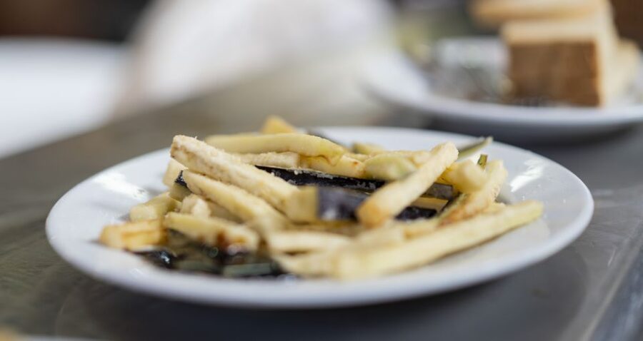Malaga: Tapas Tasting Tour - Local drinks make the meal feel complete