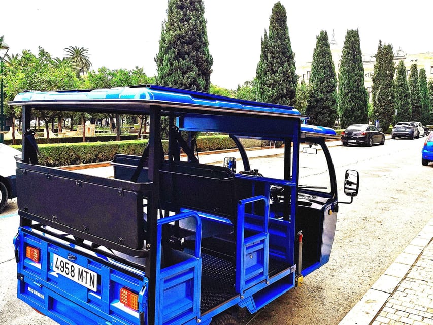 Malaga: Tuk tuk tour - Starting beside the harbor at Paseo de la Farola