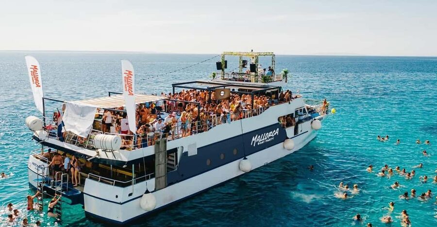 Mallorca: Boat Party with Live DJs, Lunch, & Nightclub Entry - From the boat to ShipWrecked after-party