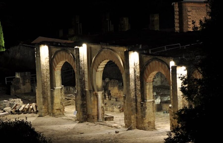 Medina Azahara Guided Tour at Night - The Spanish-language guide makes the difference